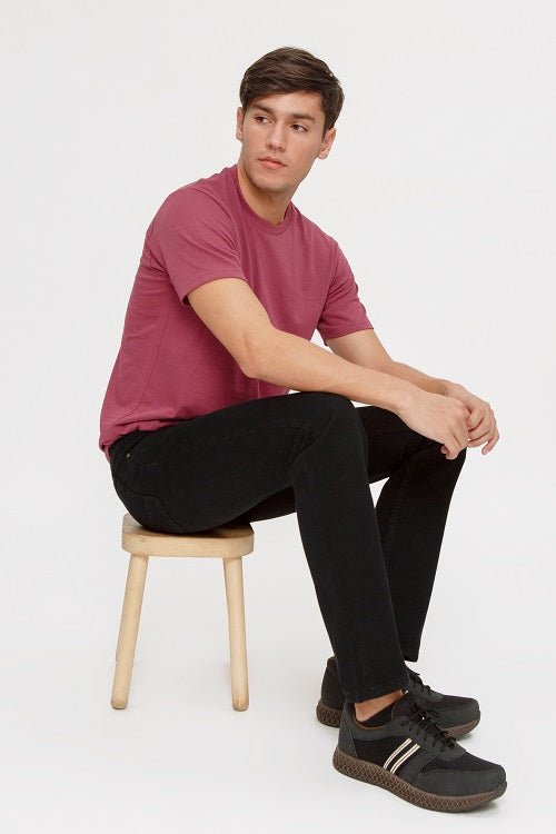 Essential 01 - Black Regular Fit Jeans